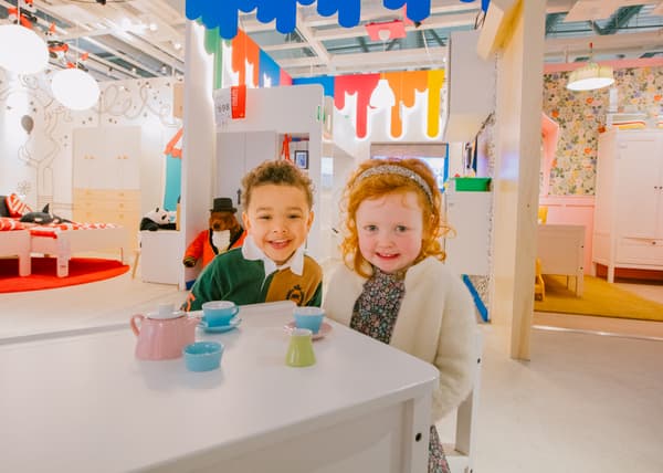 2 kids having a tea party 
