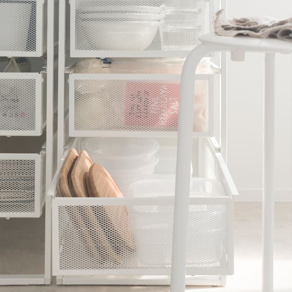 เพิ่มพื้นที่จัดเก็บให้มากที่สุด ใส่ลิ้นชัก 2 ชั้นอย่าง LENNART/เลนนาร์ท ไว้ใต้โต๊ะเพื่อเก็บอุปกรณ์ที่ใช้บนโต๊ะอาหารและของใช้อื่นๆ