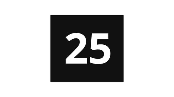 25 в чорному квадраті