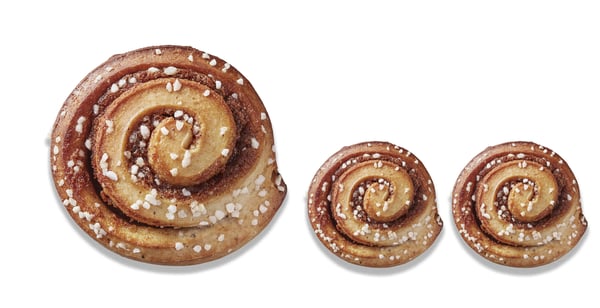 3 kusy skořicových šneků