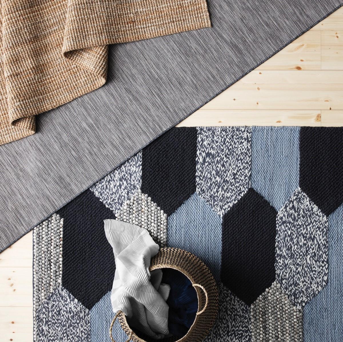 3 low pile patterend grey rugs
