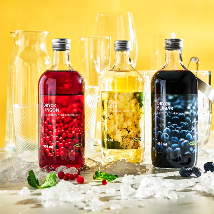 3 sklenice 0,495 l s ovocným sirupem - bezinka, brusinka a borůvka.