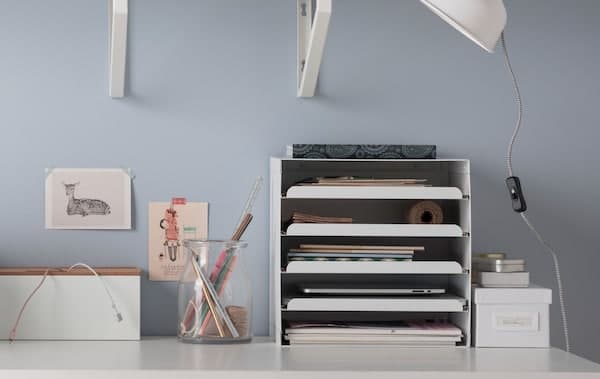 3 ways to organize your desk 