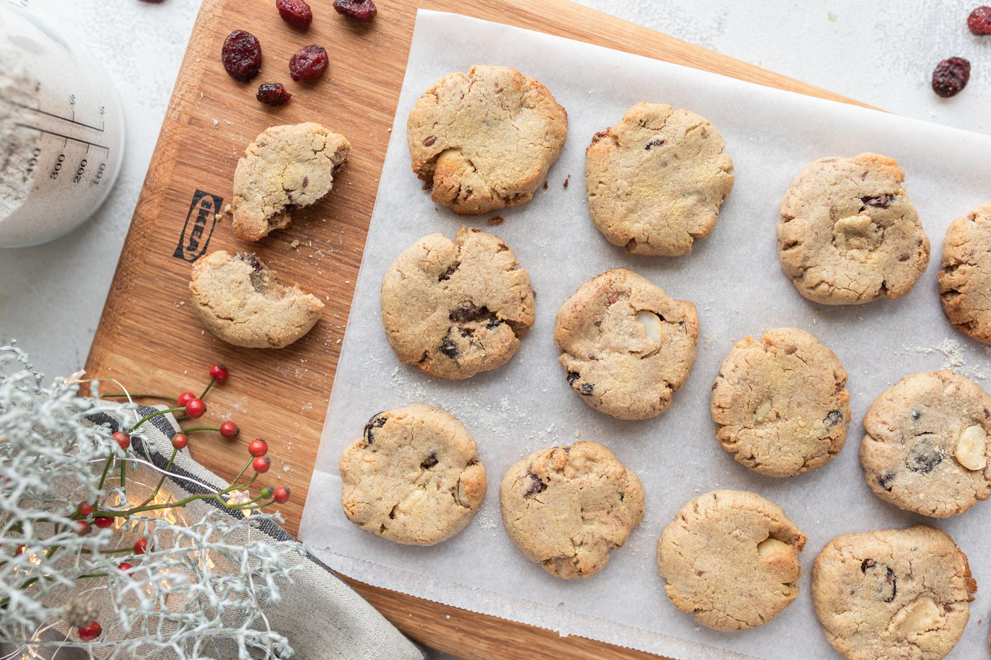 Weihnachtsrezept: Weiße Schokoladen-Macadamia-Kekse - IKEA Schweiz Weihnachtsrezept: Weiße Schokoladen-Macadamia-Kekse - IKEA Schweiz