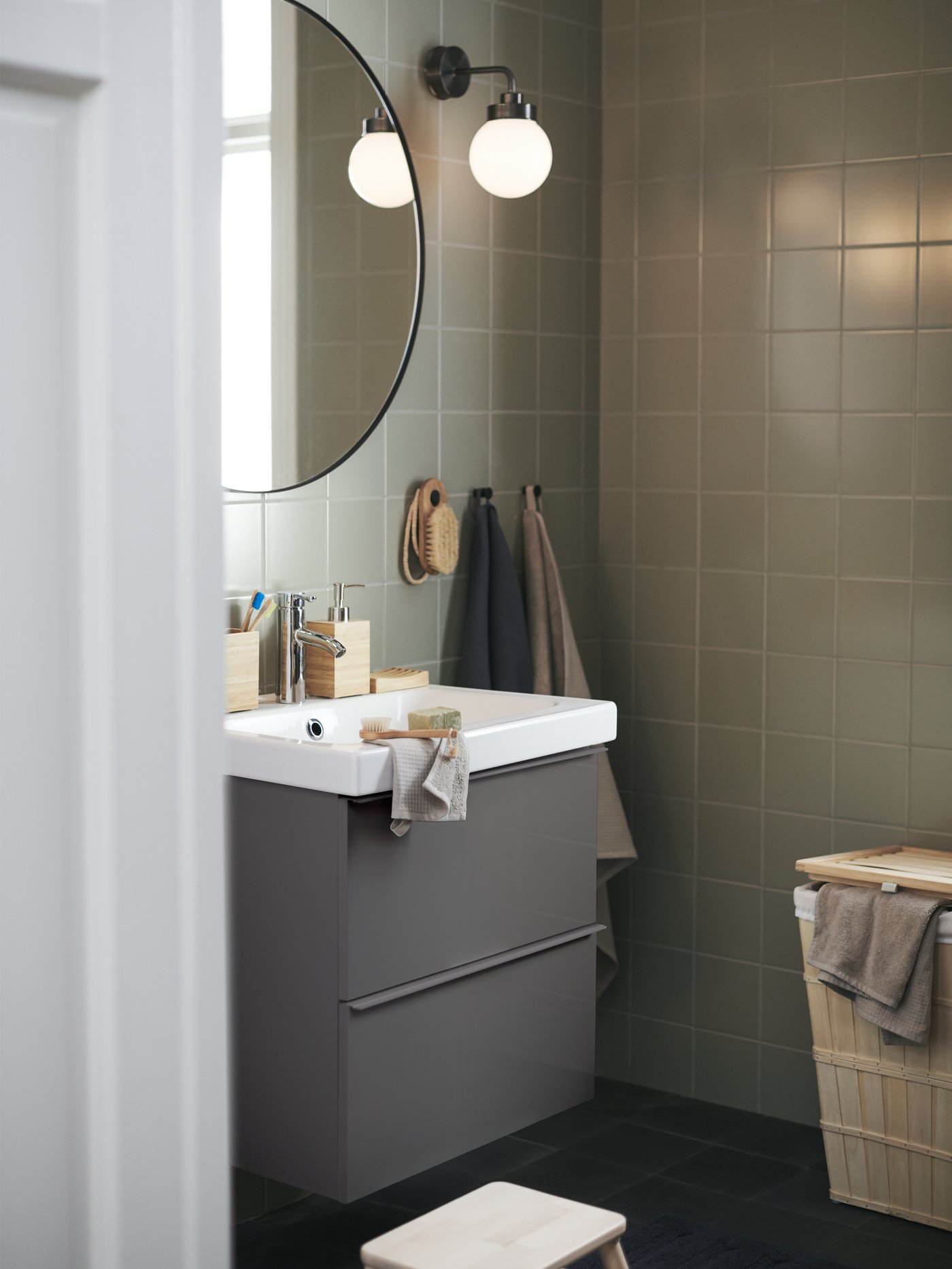 A bathroom with GODMORGON bathroom cabinet and a LINDBYN mirror on the wall.