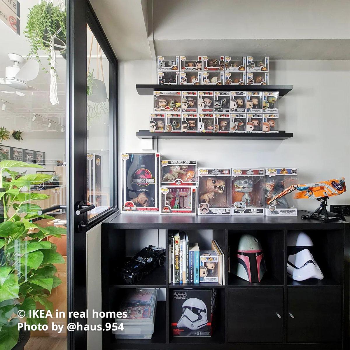 A black-brown KALLAX shelving unit & a black MOSSLANDA picture ledge with instagrammer's interest in popmart and Starwars. Photo by instagrammer @haus.954 for IKEA in real homes ©