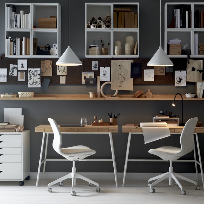 A black NÄVLINGE LED wall/clamp spotlight