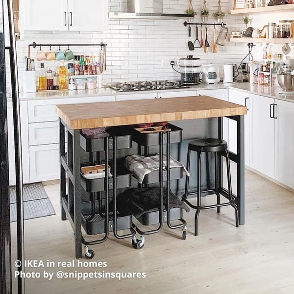 A black/oak VADHOLMA kitchen island in a kitchen setting. IKEA in real homes Photo by @snippetsinsquares