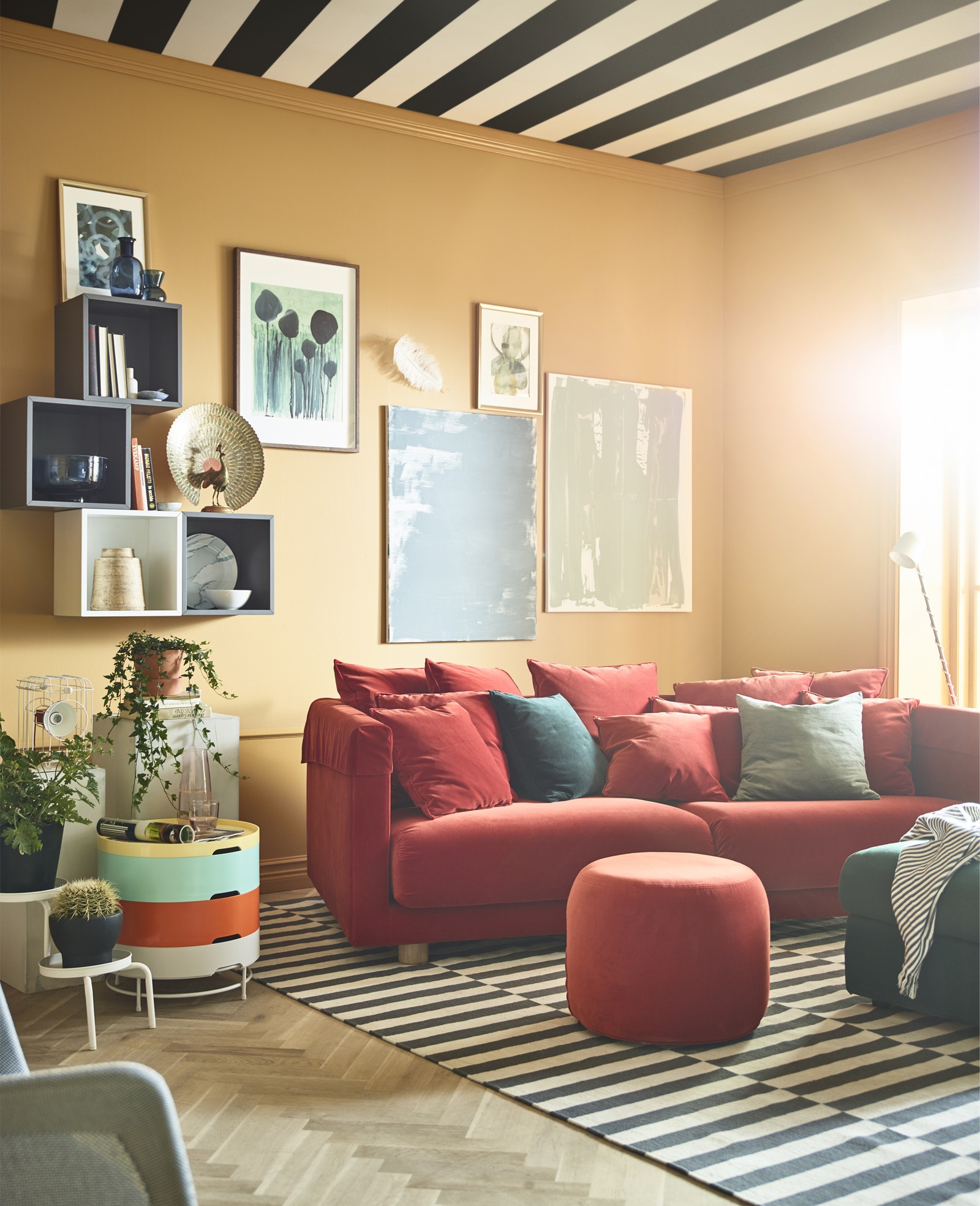 Living room of a stylist: modern take on tradition - IKEA US