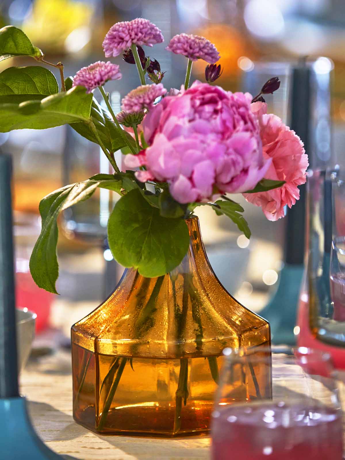 A bunch of pink flowers are placed in a GOKVÄLLÅ vase made of glass.