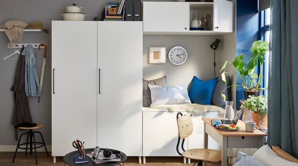 A children's room with a PLATSA wardrobe.