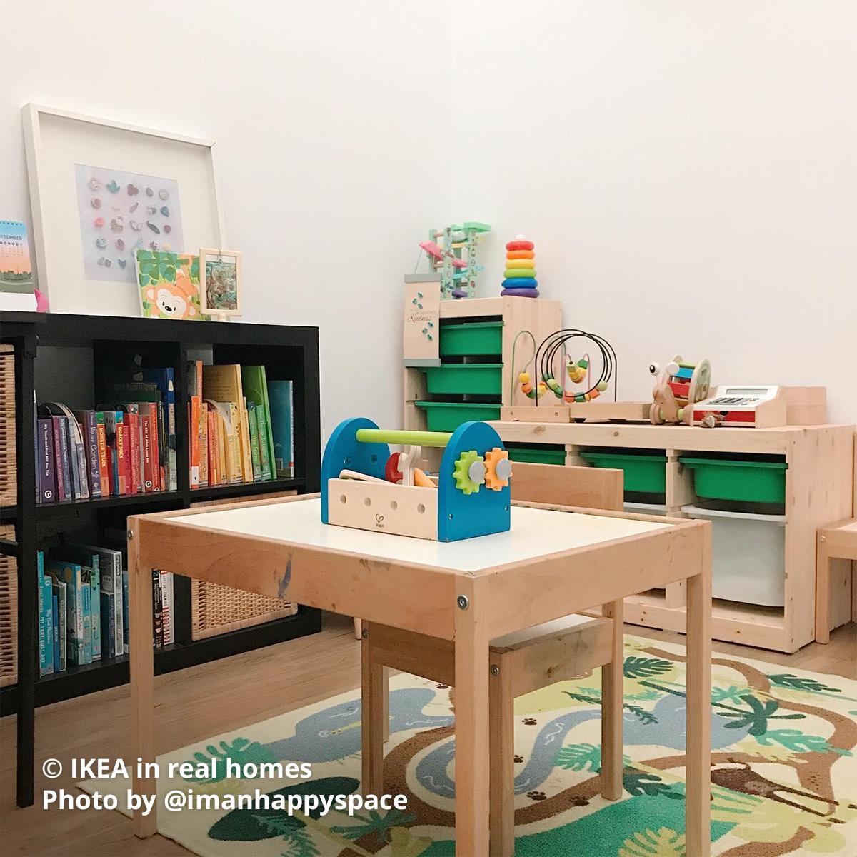 A children's room with black/brown KALLAX shelving unit with pine TROFAST toy storage unit placed against the wall of the children's room. IKEA in real homes Photo by @imanhappyspace_2022