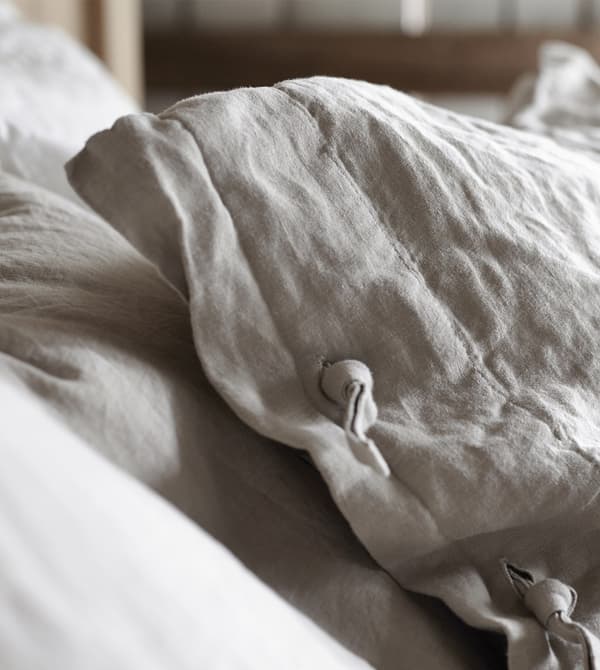 A close-up of PUDERVIVA linen pillow cases that have a rustic look and distinctive texture.