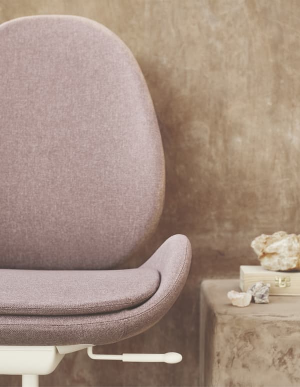 A close-up of the HATTEFJÄLL swivel chair.