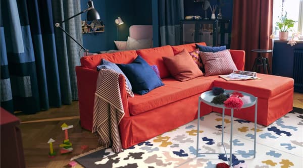A colourful and cosy small space for two