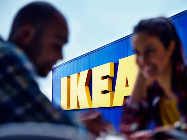 A couple is having a chat in front of the IKEA entrance.