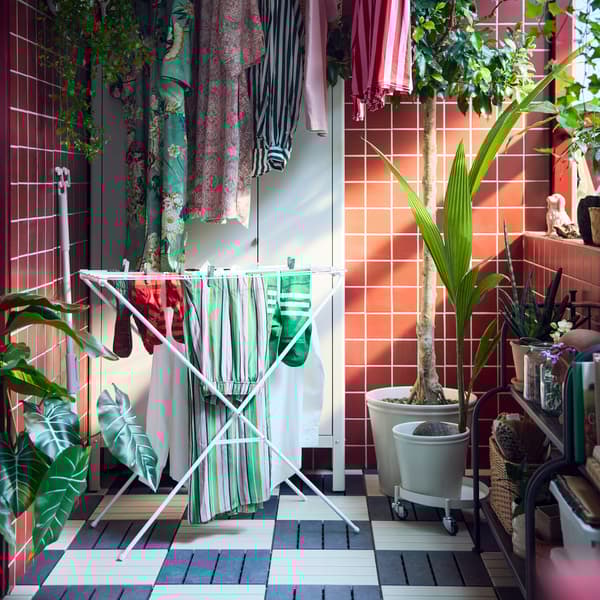 A dark grey RUNNEN floor decking, outdoor outside