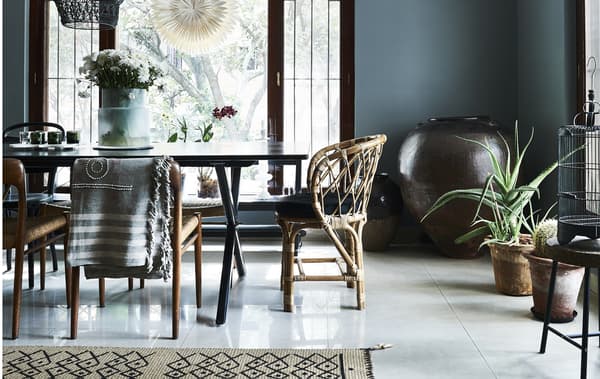 A dining area decorated in eclectic style.