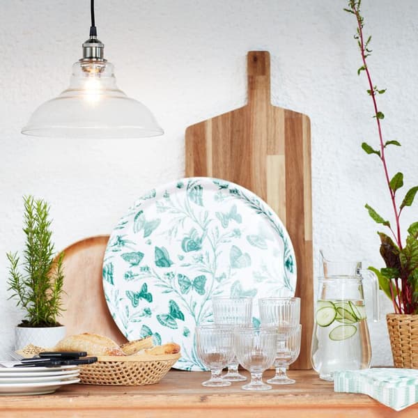 A dining room table with VARDAGEN glasses, TILLBRINGARE jug and a MUSTIGHET tray.