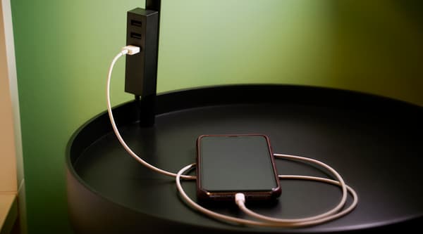 A flexibilis LÖRBY USB-töltőt oda teheted