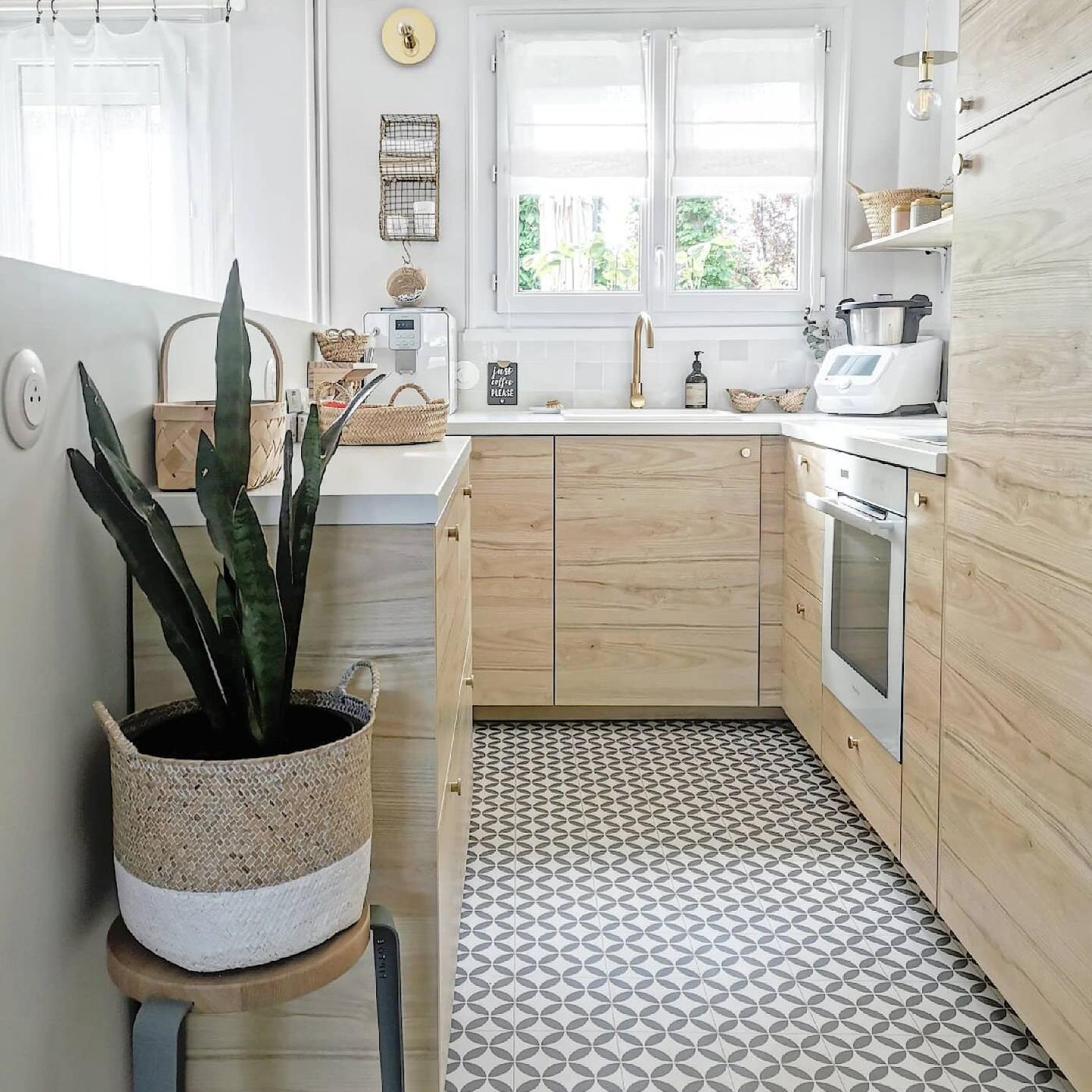 A fresh, Scandinavian METOD kitchen with ASKERSUND fronts