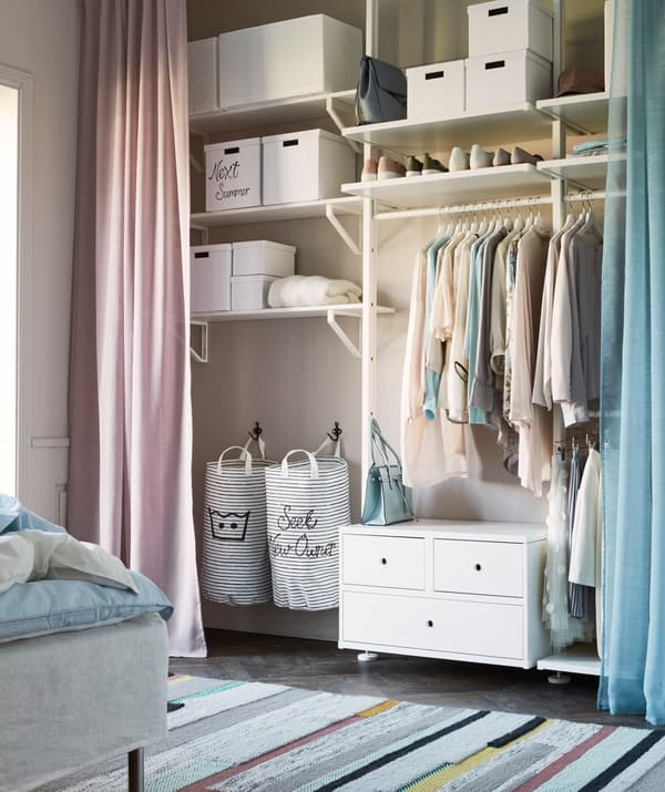 idée de dressing Ikea avec rideaux  Bedroom organization closet, Closet  curtains, Decorating small spaces