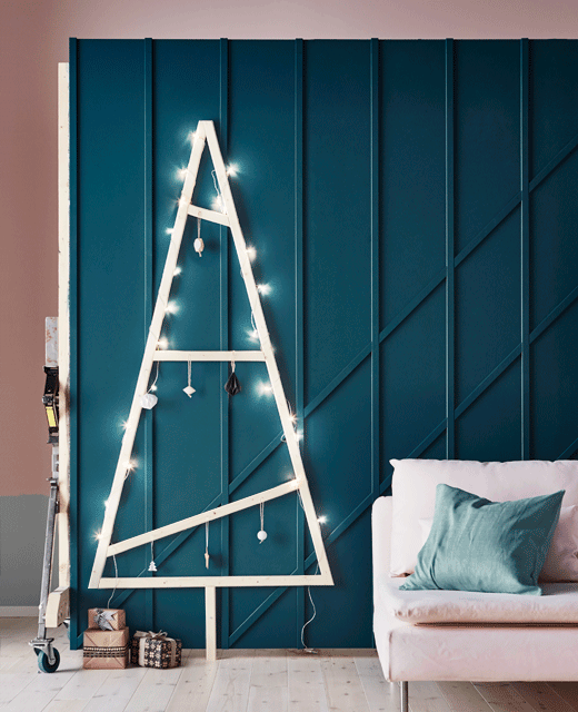 A GIF of a DIY Christmas tree being made.