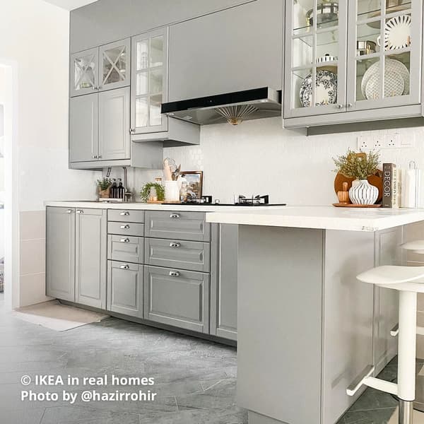 A grey METOD kitchen featuring IKEA in real homes Photo by @hazirrohir