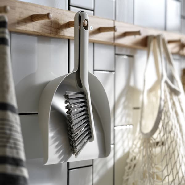 A grey PEPPRIG dust pan and brush