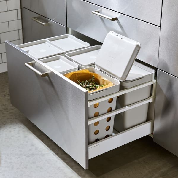 A kitchen drawer filled with a HÅLLBAR waste sorting solution with six different plastic containers with lids.
