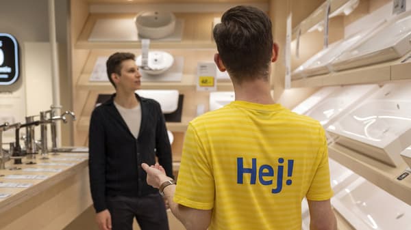 A laundry planning appointment taking place.