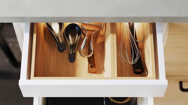 A light bamboo UPPDATERA cutlery tray