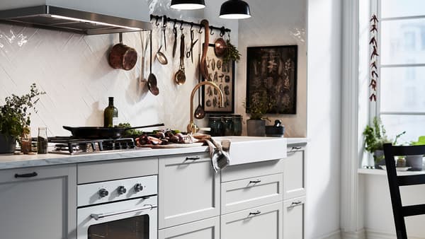 A light-grey LERHYTTAN kitchen with a white marble-effect worktop and a white sink with visible front.