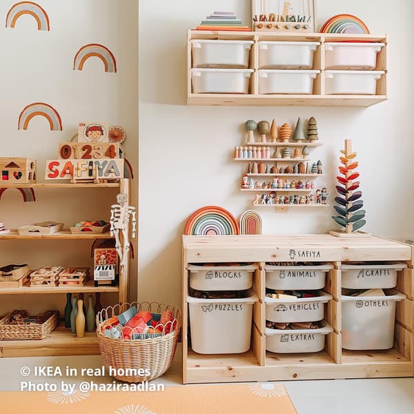 A light white stained pine TROFAST storage combination with white and grey storage boxes in the corner of the children's play area. Photo by instagrammer @haziraadlan for IKEA in real homes ©