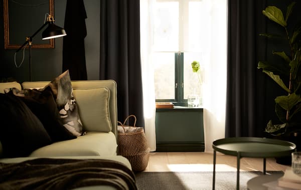 A living room filled with lots of natural sunlight.