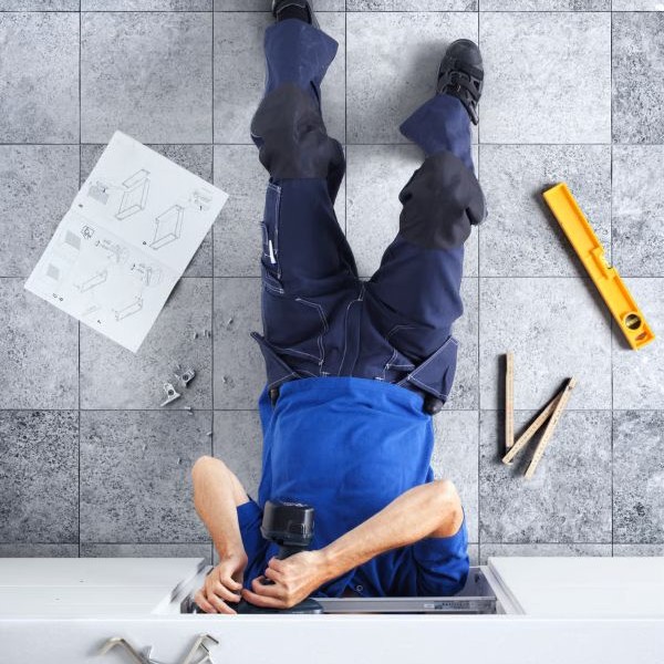 A man instaling kitchen 