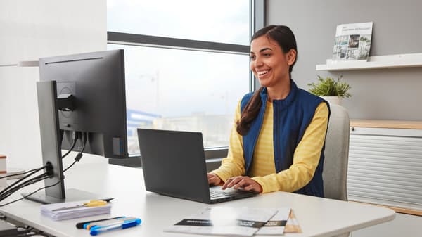 A member of the IKEA Customer Service team is working at a laptop.