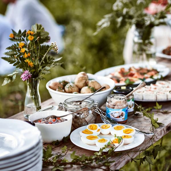A midsummer buffet with classic midsummer dishes such as herring, potatoes and salmon.