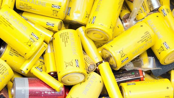 A mix of different yellow batteries.