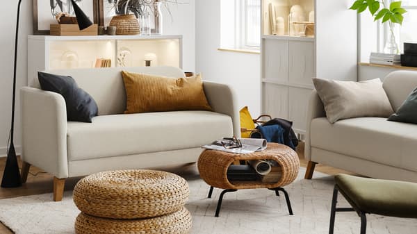 A modern living room is only under ₱25,000. Furnished with LINANÄS sofa, LINNEBÄCK armchair, ALSEDA stool and more. It blends natural tones for a coastal vibe. 