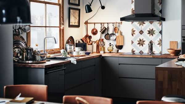 A modern SEKTION kitchen with dark grey fronts and a wooden worktop with a kitchen tile backsplash.