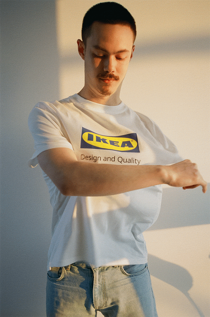 A moving image of a person wearing the EFTERTRÄDA limited collection t-shirt