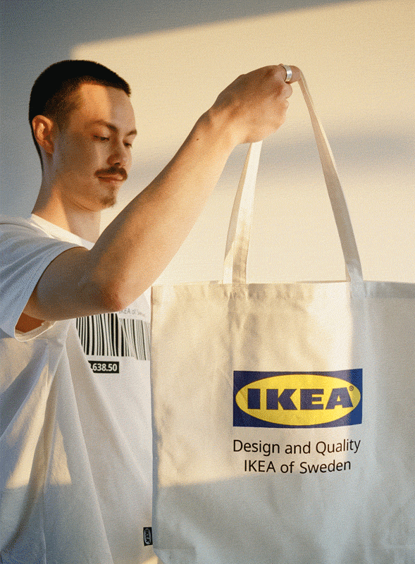 A moving image of the EFTERTRÄDA limited collection tote bag and t-shirt