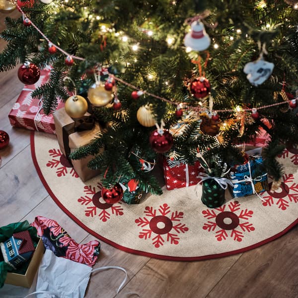 A natural/red VINTERFINT Christmas tree mat