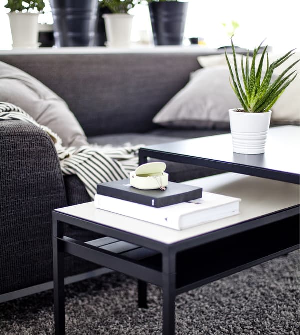 A nest of monochrome coffee tables.
