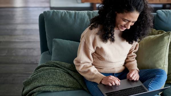 A person on a laptop booking a kitchen planning meeting.
