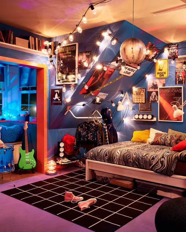 A picture of a teenager's bedroom.