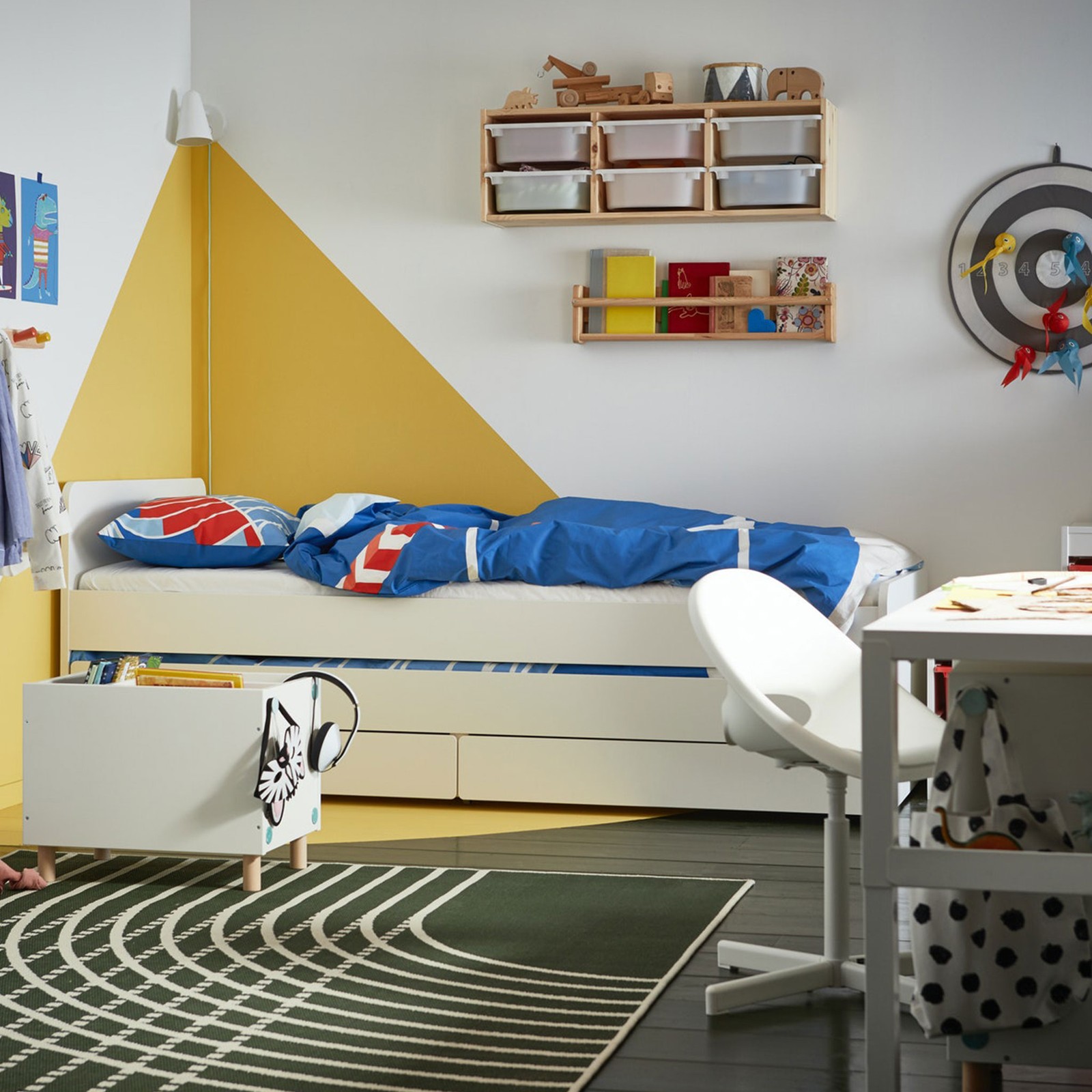 A multifunctional bedroom for a family of four - IKEA