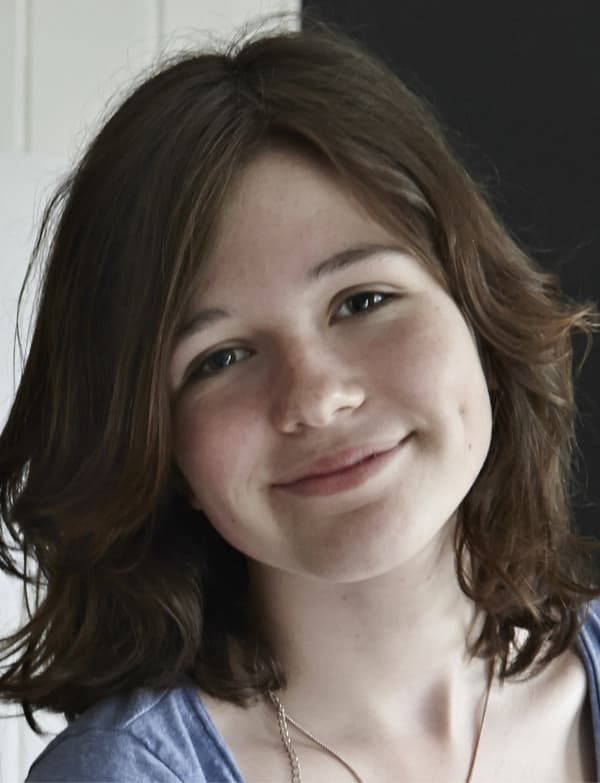 A portrait of Lison, a 14-year old teenager from France.