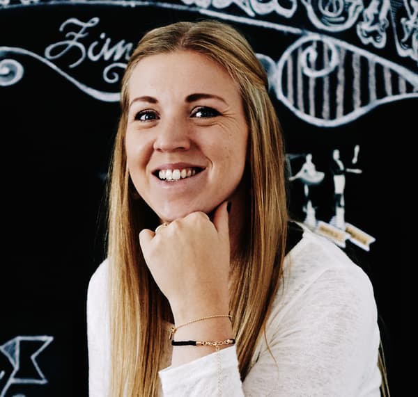 A portrait of Mona, blogger, Germany.